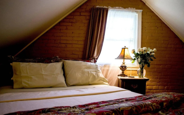 photo 2 of Clifford House Private Home Bed & Breakfast