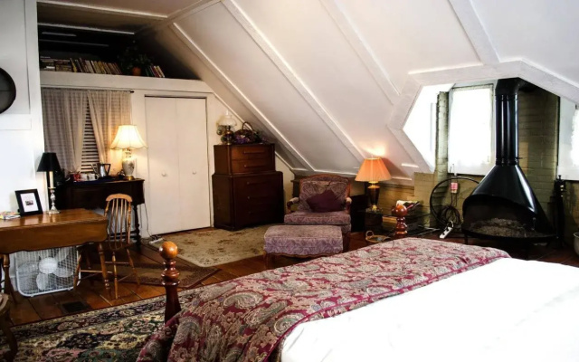photo 5 of Clifford House Private Home Bed & Breakfast