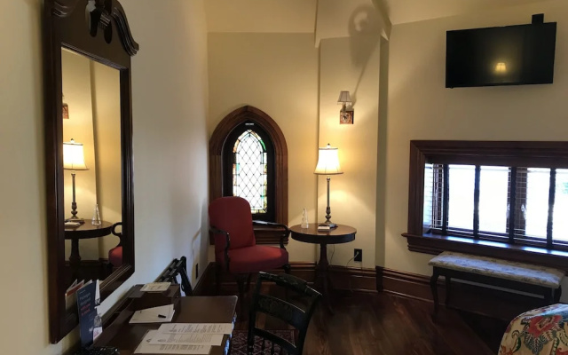 photo 2 of Clifton Heights Inn