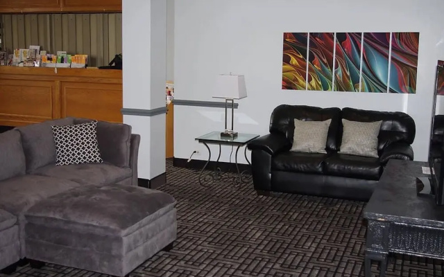 photo 2 of Clive Hotel & Suites