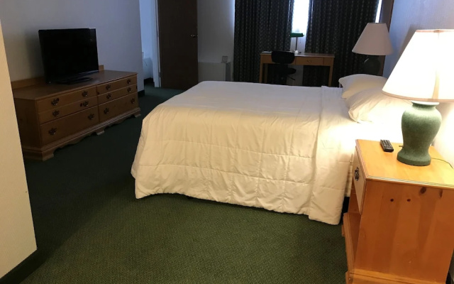 photo 3 of Clive Hotel & Suites