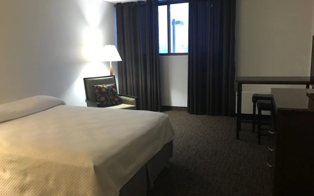 photo 4 of Clive Hotel & Suites