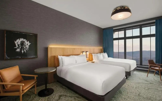 photo 2 of Cloudland At McLemore Resort Lookout Mountain, Curio by Hilton