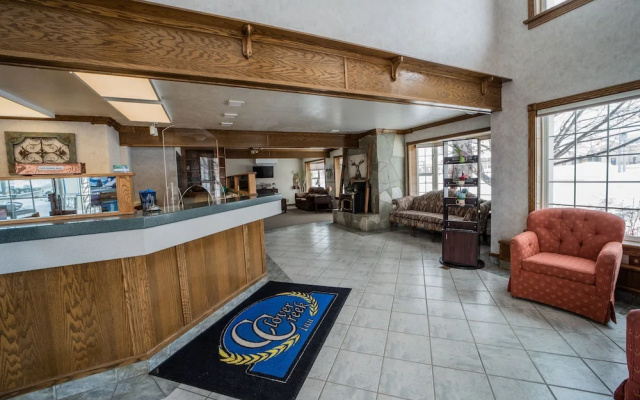 photo 2 of Clover Creek Inn