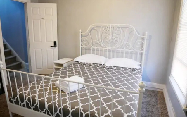 photo 2 of Clover2900 Apartment & Rooms in S Philly