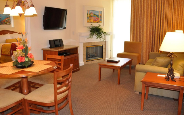 photo 4 of Club De Soleil All-Suite Resort