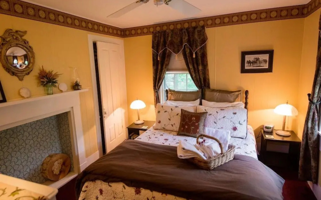 photo 4 of Coach Stop Inn