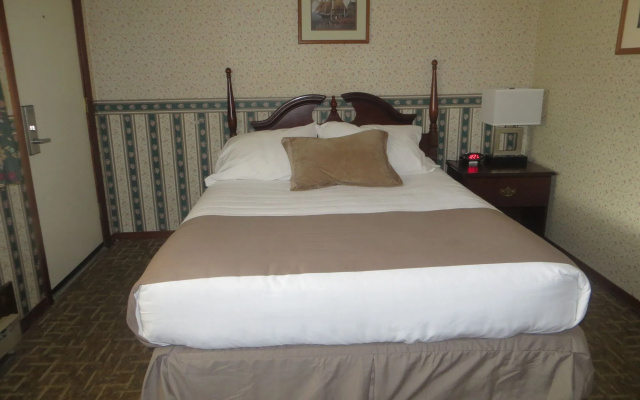 photo 3 of Coachman Inn