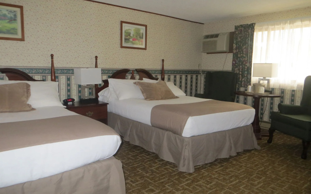 photo 4 of Coachman Inn