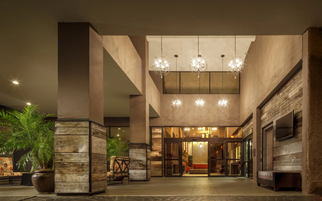photo 2 of Crowne Plaza Phoenix Airport - PHX by IHG