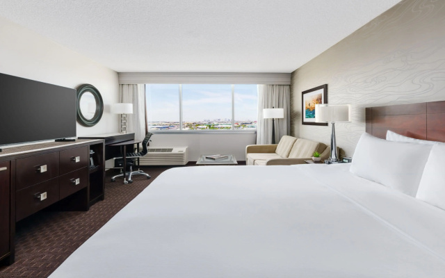 photo 4 of Crowne Plaza Phoenix Airport - PHX by IHG
