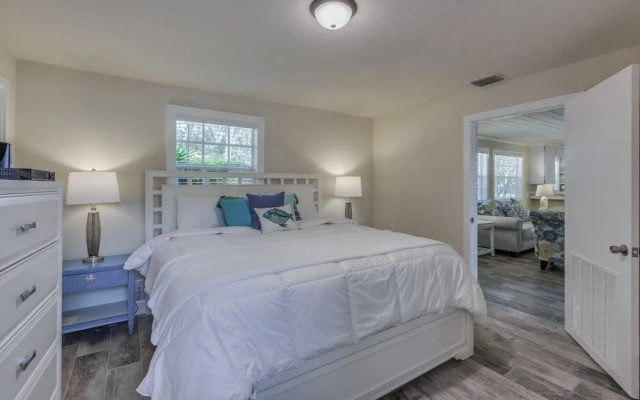 photo 4 of Coastal Dream Beach House 3 Bedroom Home by Redawning