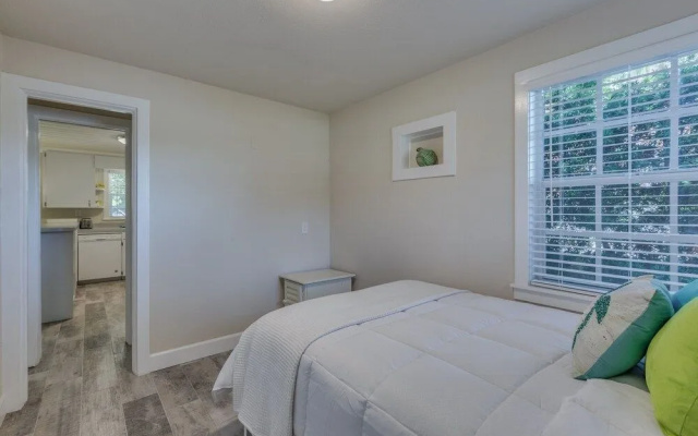 photo 5 of Coastal Dream Beach House 3 Bedroom Home by Redawning