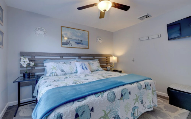 photo 2 of Coastal Getaway w/ Porch, 2 Mi to Niantic Beach!