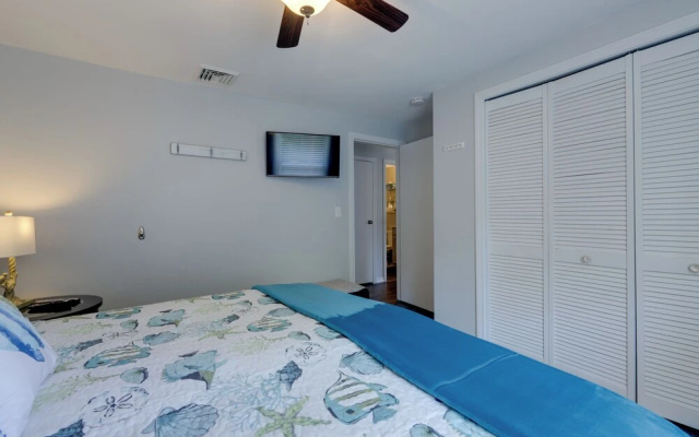 photo 5 of Coastal Getaway w/ Porch, 2 Mi to Niantic Beach!
