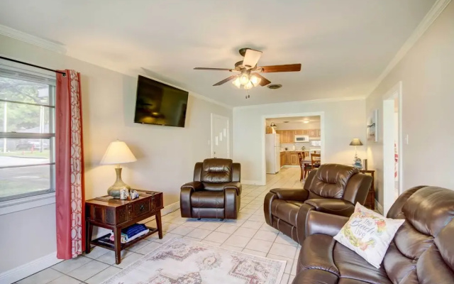 photo 2 of Coastal Long Beach Rental w/ Patio, Walk to Beach!