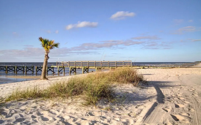 photo 5 of Coastal Long Beach Rental w/ Patio, Walk to Beach!