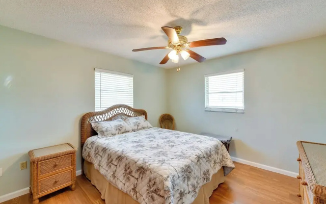 photo 4 of Coastal Oasis w/ Shared Pool, 2 Mi to Beach!