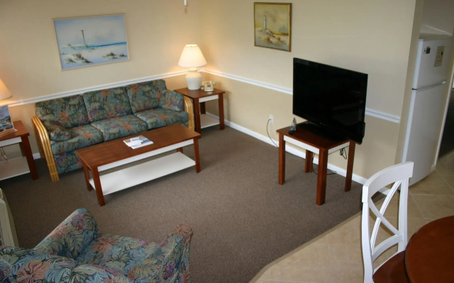 photo 2 of Coastal Waters Inn