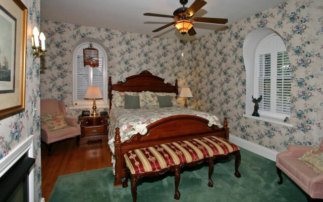 photo 3 of Cobblestone Manor