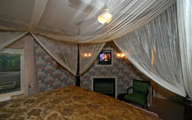 photo 4 of Cobblestone Manor