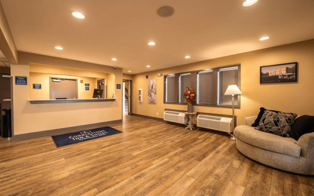 photo 2 of Cobblestone Inn & Suites - Trenton