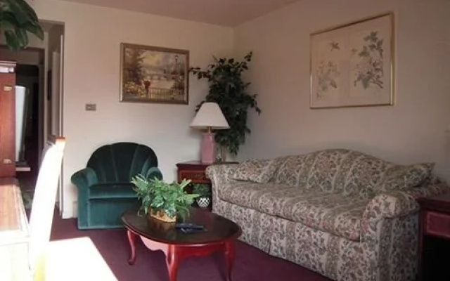 photo 4 of Cocca's Inn & Suites Route 7 Latham