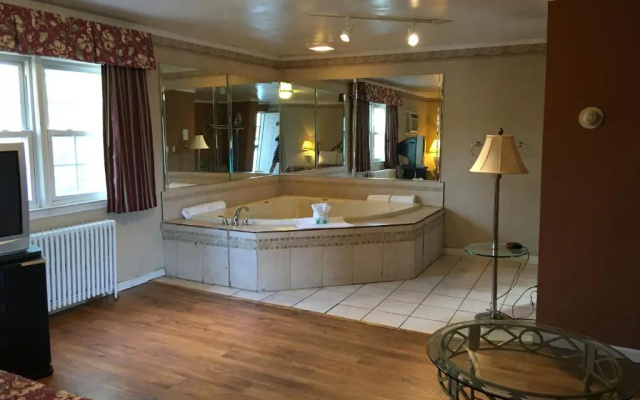 photo 2 of Colonie inn and Suites