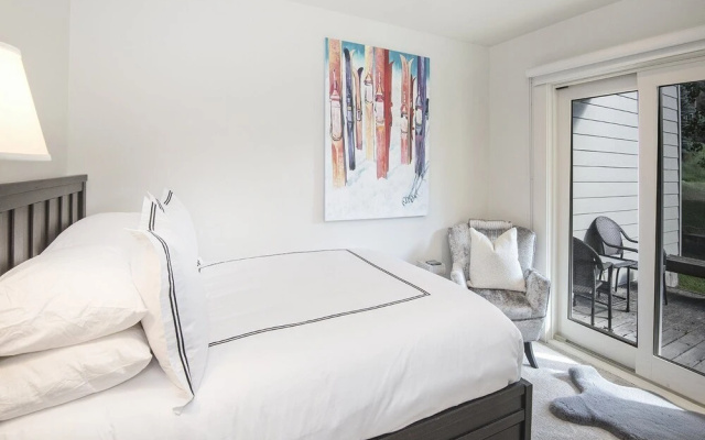 photo 4 of Coldstream Townhome 15