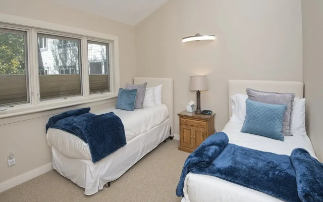 photo 4 of Coldstream Townhome 38