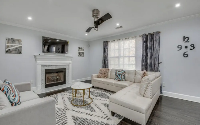 photo 5 of Modern College Park Home: 13 Mi to Dtwn Atlanta!