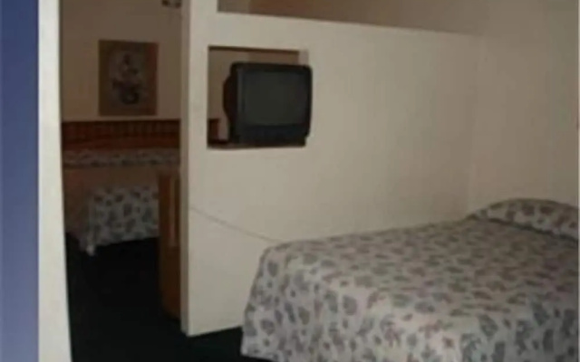 photo 2 of Colonade Motel