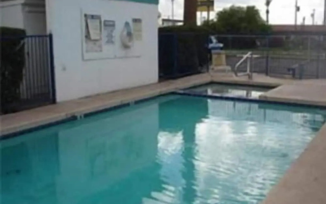 photo 4 of Colonade Motel