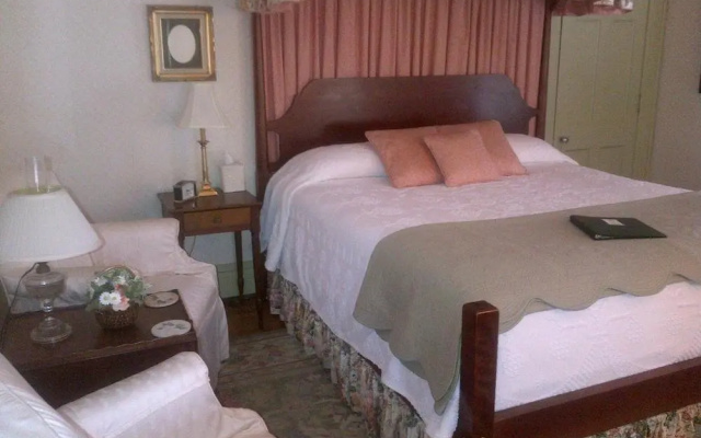 photo 3 of Colonial Capital Bed & Breakfast