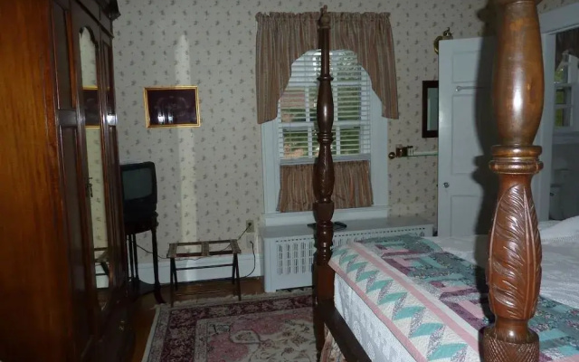 photo 4 of Colonial Capital Bed & Breakfast