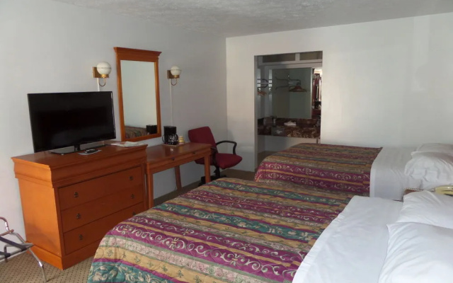 photo 4 of Colonial Inn