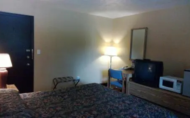 photo 5 of Colonial Inn Mercer - Grove City