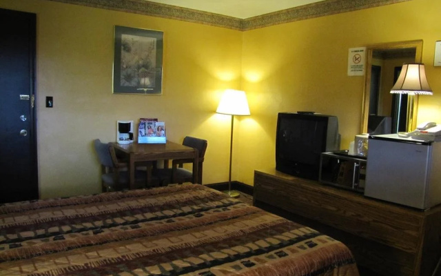 photo 3 of Colonial Inn Motel