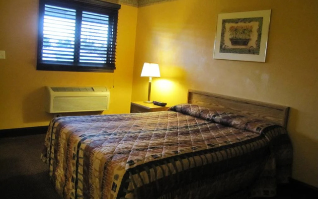 photo 5 of Colonial Inn Motel