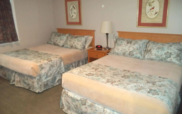 photo 5 of Colonial Valley Motel