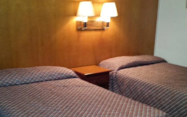 photo 2 of Colonial West Motel