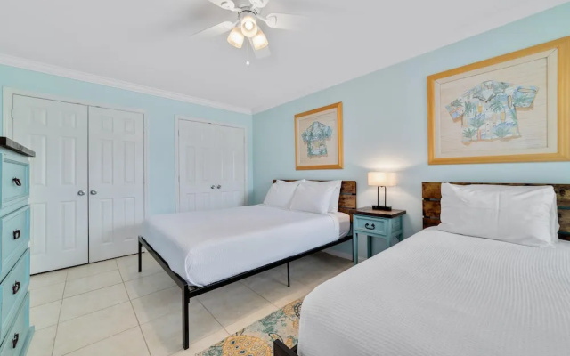photo 2 of Updated, Ground Floor Unit w/ Pool & Gym, Sleeps 6
