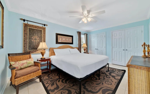 photo 4 of Updated, Ground Floor Unit w/ Pool & Gym, Sleeps 6