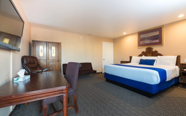 photo 2 of Colony Inn