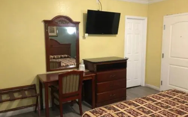 photo 4 of Colony Inn Motel