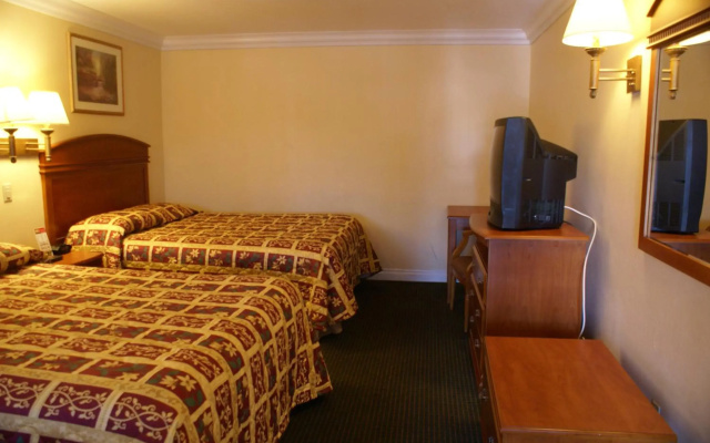 photo 2 of Colony Inn