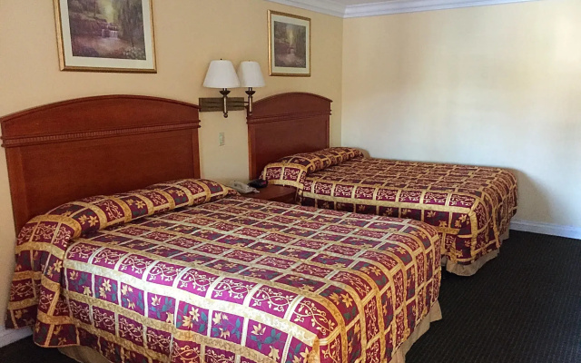 photo 3 of Colony Inn
