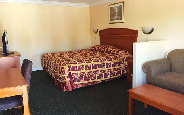 photo 4 of Colony Inn