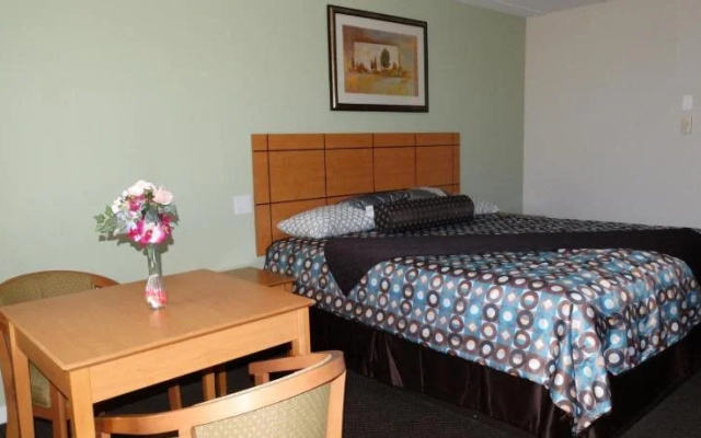 photo 4 of Colony Motel