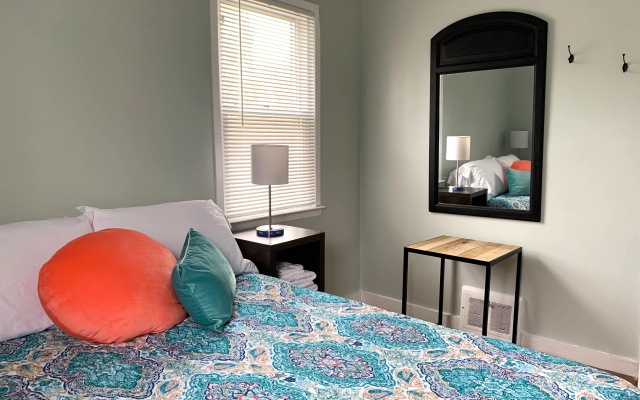 photo 2 of Colorful and Stylish Retreat - 5 Min To GM